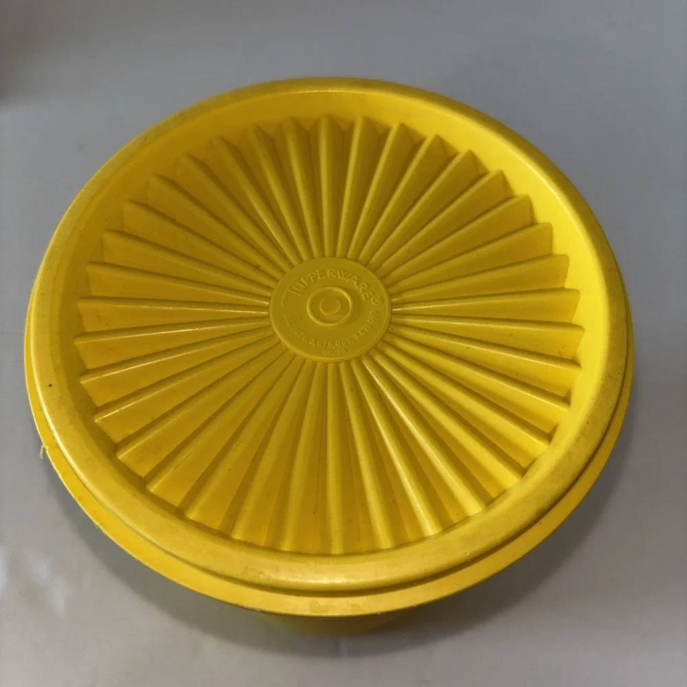 Tupperware vintage yellow